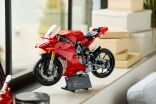 LEGO Technic Ducati Panigale V4 S Motorcycle (42202) (12)
