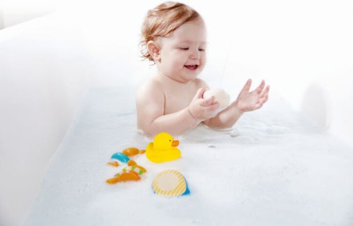Hape Little Splashers Swimmer Teddy Bath Squirts (E0201A) (1)