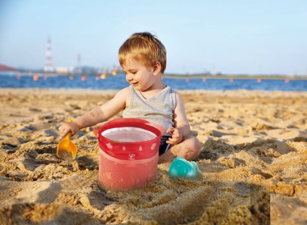 Hape Sand Fold & Go Beach Set (E4093A) (2)