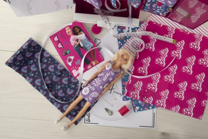 Barbie Crafting Wardrobe With Doll (BRB-4865-FO) (2)