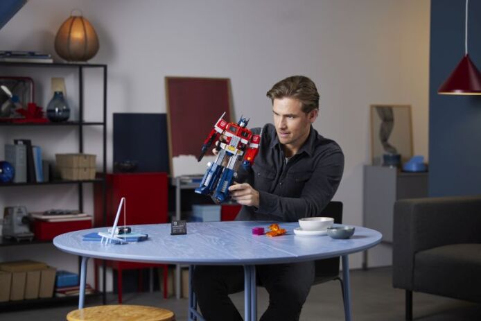 LEGO Icons Transformers Optimus Prime (10302) (4)