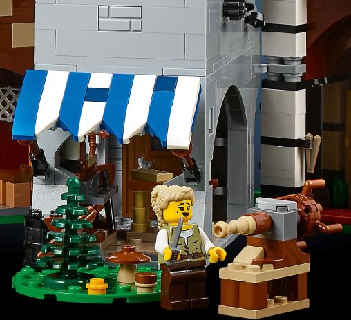 LEGO Icons Medieval Town Square (10332) (5)