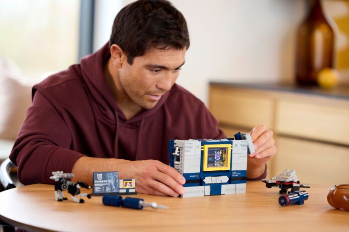 LEGO Icons Transformers Soundwave (10358) (12)