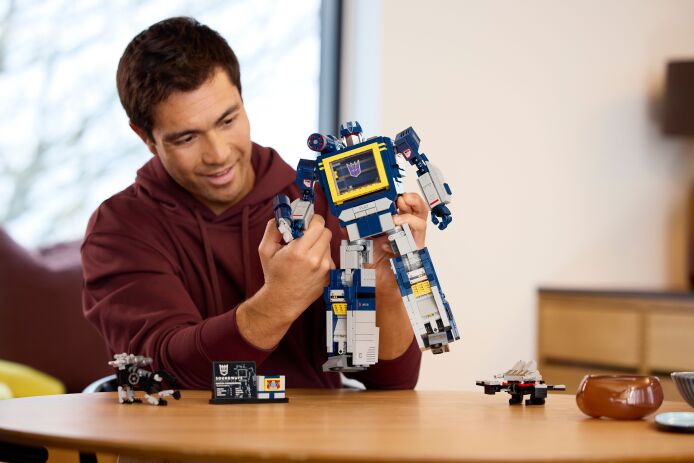 LEGO Icons Transformers Soundwave (10358) (19)