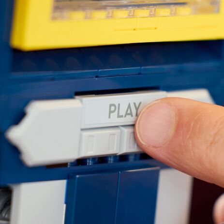 LEGO Icons Transformers Soundwave (10358) (3)