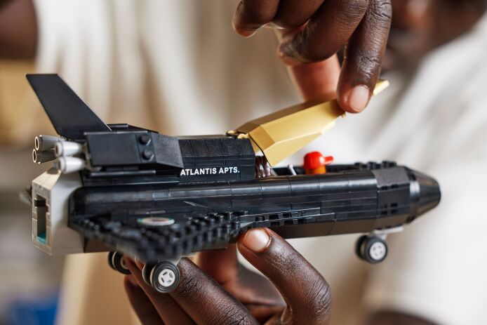 LEGO Icons Over The Moon With Pharrell Williams (10391) (6)