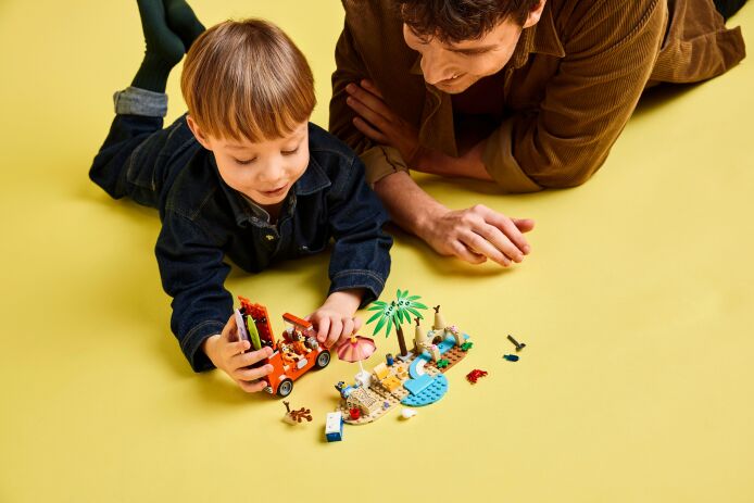 LEGO Bluey's Beach & Family Car Trip (11202) (8)