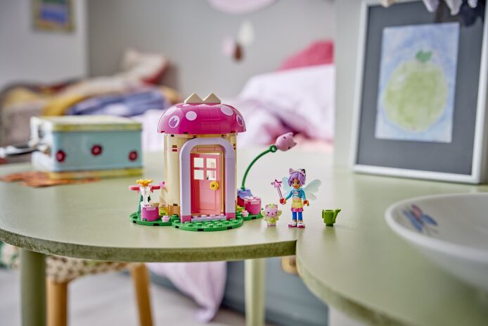 LEGO® Gabby's Dollhouse Kitty Fairy's Garden House (11212) (8)