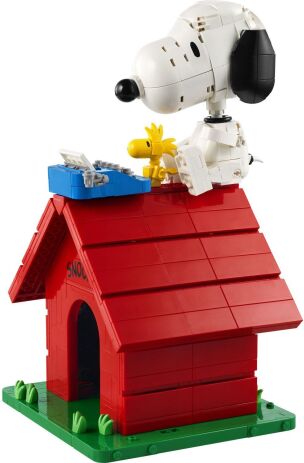 LEGO® Ideas Peanuts: Snoopy's Doghouse (21368) (1)
