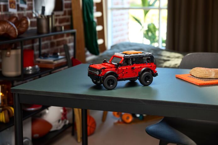 LEGO Technic Ford Bronco Suv (42213) (8)