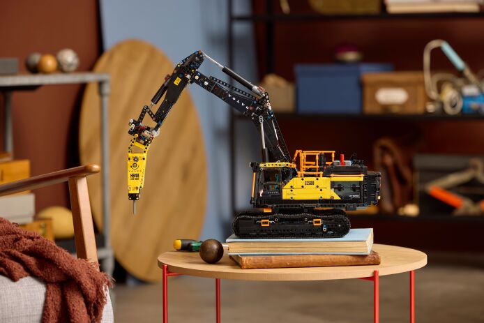 LEGO Technic Volvo EC500 Hybrid Excavator (42215) (11)