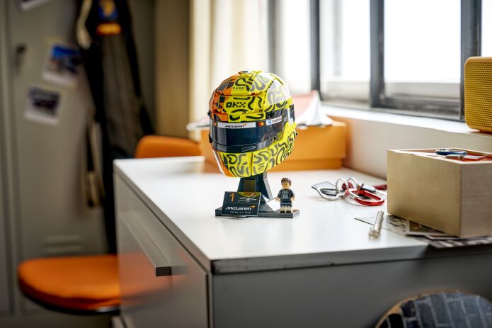 LEGO® Editions McLaren Mastercard F1 Team Lando Norris Helmet (43023) (5)