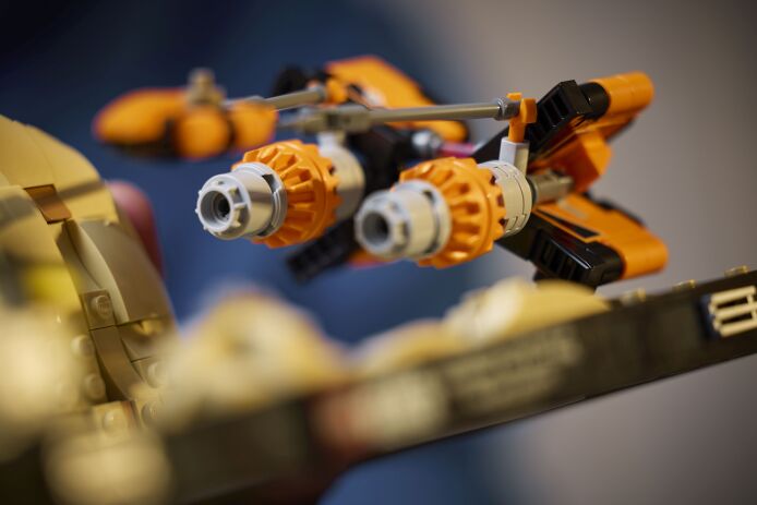 LEGO Star Wars Mos Espa Podrace Diorama (75380) (7)