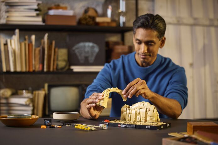 LEGO Star Wars Mos Espa Podrace Diorama (75380) (8)