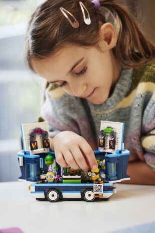 LEGO Minions Music Party Bus (75581) (8)