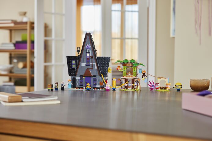 LEGO Minions Gru's Family Mansion (75583) (8)