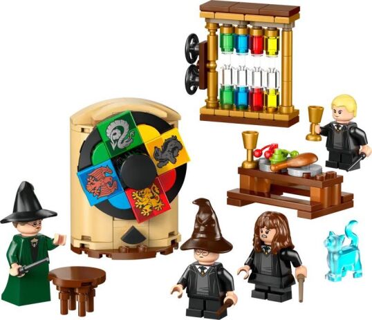 LEGO Harry Potter Hogwarts Castle: Sorting Hat Ceremony (76460) (1)