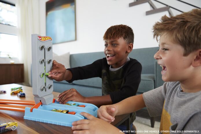 Λαμπάδα Hot Wheels Αγωνιστικές Πίστες-4 Σχέδια (GBF81) (5)