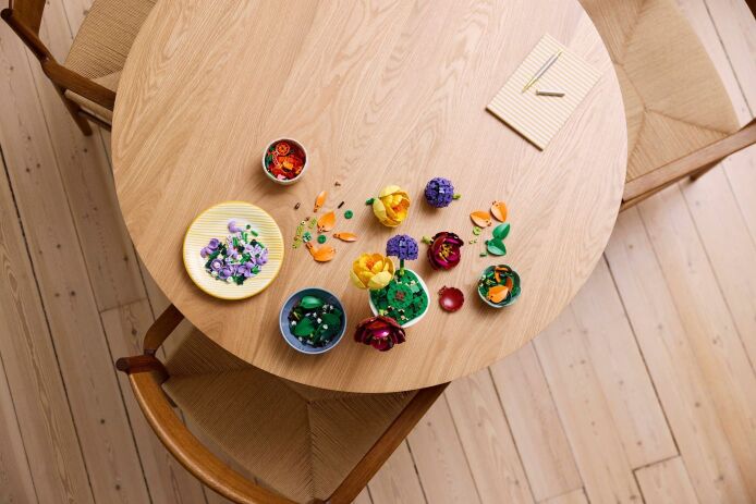 LEGO® Botanicals Flower Arrangement (10345) (2)
