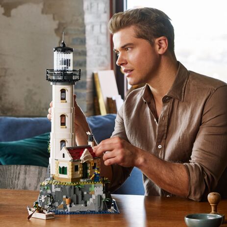 LEGO Ideas Motorized Lighthouse (21335) (6)