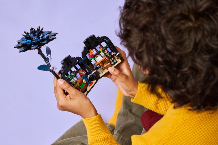 LEGO Wednesday: Black Dahlia Flower (76784) (3)