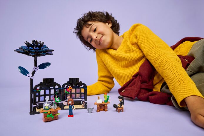 LEGO Wednesday: Black Dahlia Flower (76784) (6)