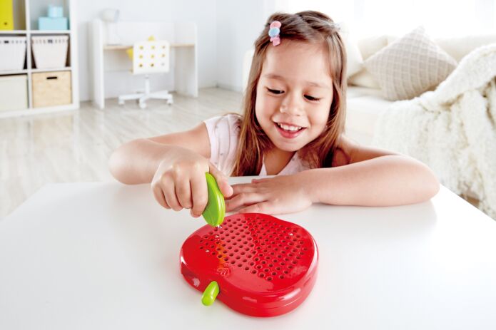 Hape Μαγνητικό Πάνελ–Μήλο με Μαγνητικό Στυλό και Μπίλιες (E1712A) (2)