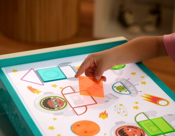 B.Toys Light Box Look & Shine (BX2495Z) (2)