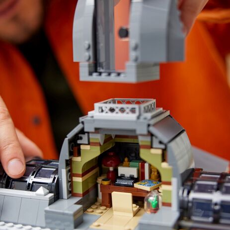 LEGO Icons Natural History Museum (10326) (9)