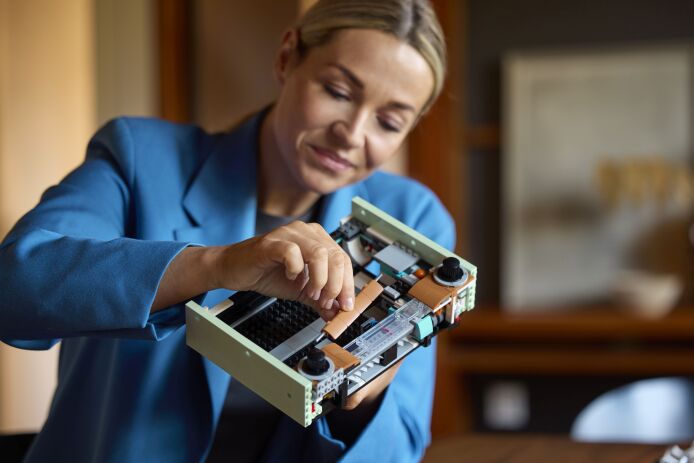 LEGO® Icons Retro Radio (10334) (3)