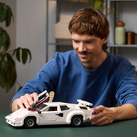 LEGO® Icons Lamborghini Countach 5000 Quattrovalvole (10337) (10)