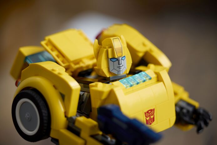 LEGO Icons Transformers Bumblebee (10338) (3)