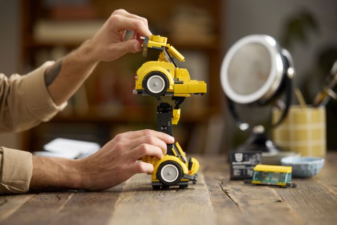 LEGO Icons Transformers Bumblebee (10338) (6)