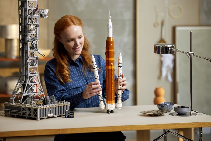LEGO Icons Nasa Artemis Space Launch System (10341) (13)
