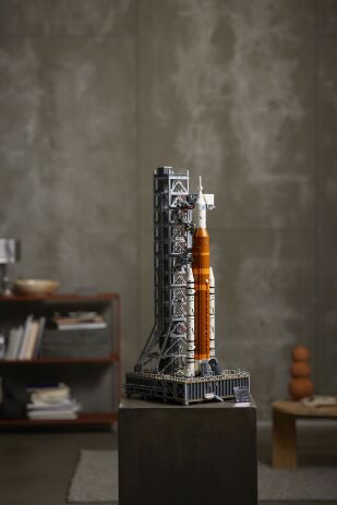 LEGO Icons Nasa Artemis Space Launch System (10341) (19)