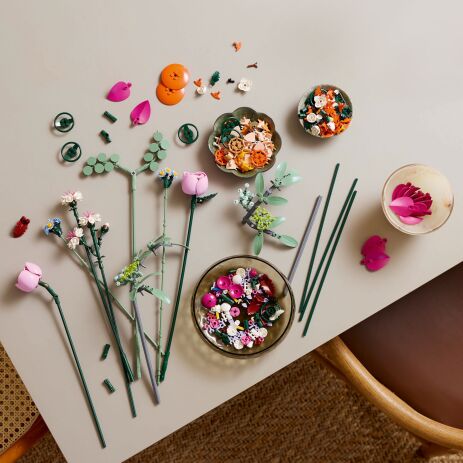 LEGO Botanicals Pretty Pink Flower Bouquet (10342) (5)