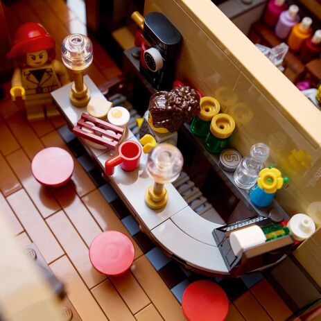 LEGO® Icons Tudor Corner (10350) (6)