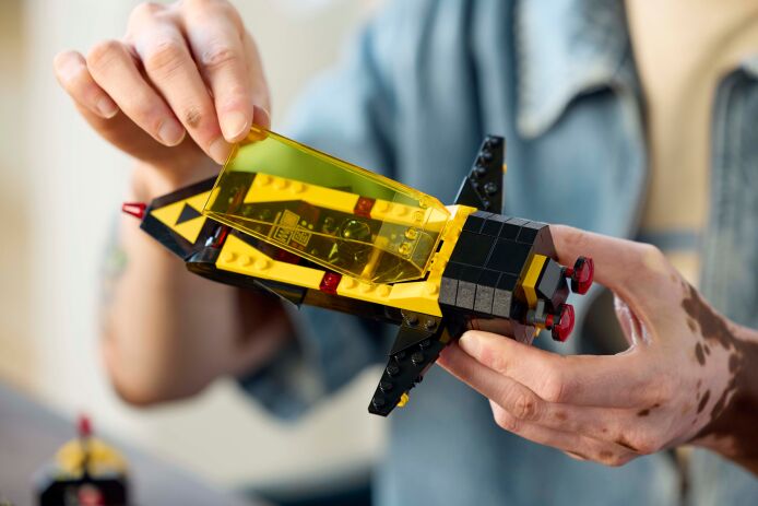 LEGO® Icons Blacktron Renegade (10355) (12)