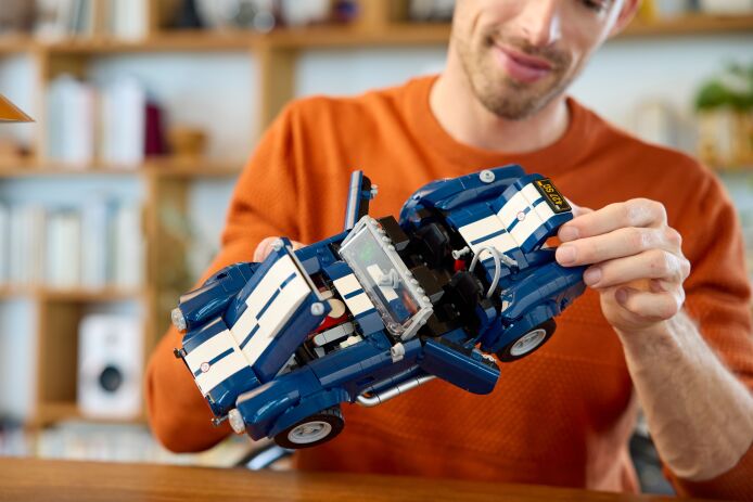 LEGO® Icons Shelby Cobra 427 S/C (10357) (11)