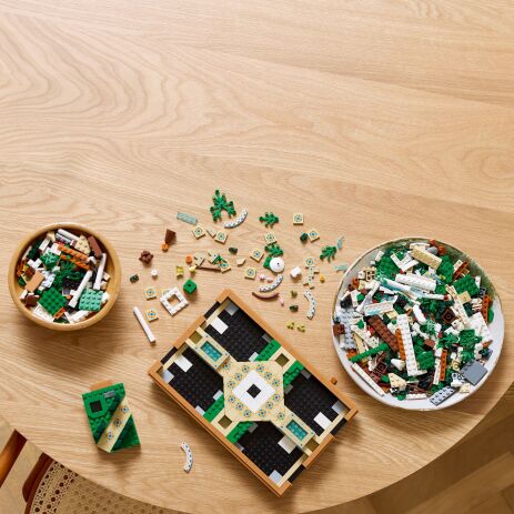 LEGO Icons Fountain Garden (10359) (2)