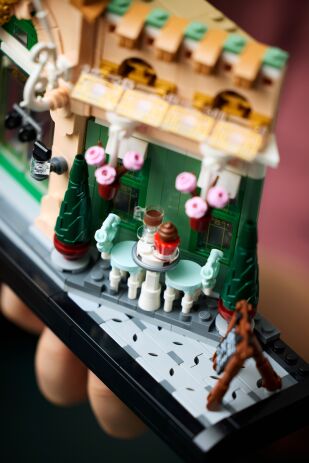 LEGO Icons French Cafe (10362) (10)