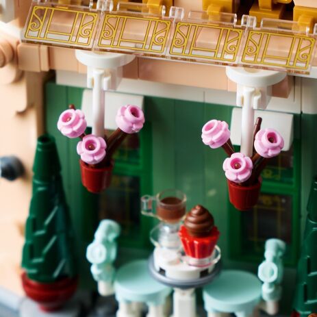 LEGO Icons French Cafe (10362) (2)