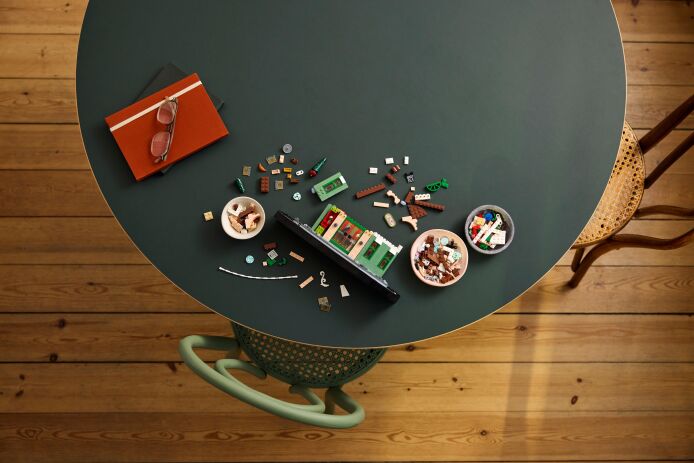 LEGO Icons French Cafe (10362) (5)