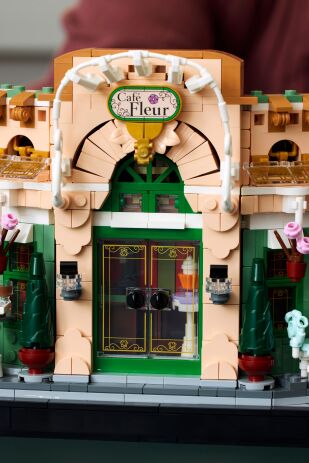 LEGO Icons French Cafe (10362) (7)