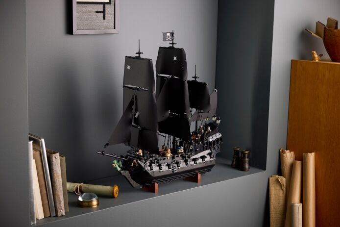 LEGO® Icons Captain Sparrow's Pirate Ship (10365) (13)