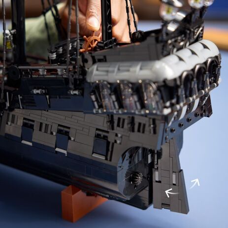 LEGO® Icons Captain Sparrow's Pirate Ship (10365) (3)