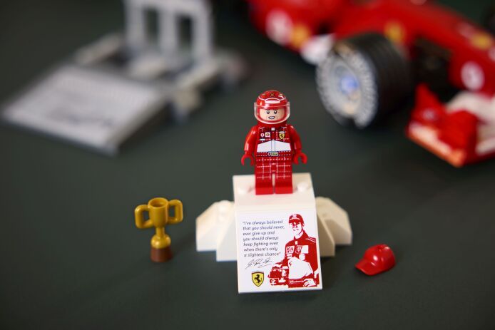 LEGO Icons Ferrari F2004 & Michael Schumacher (11375) (8)
