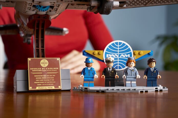 LEGO® Icons Douglas DC3 Panam Airliner (11378) (8)