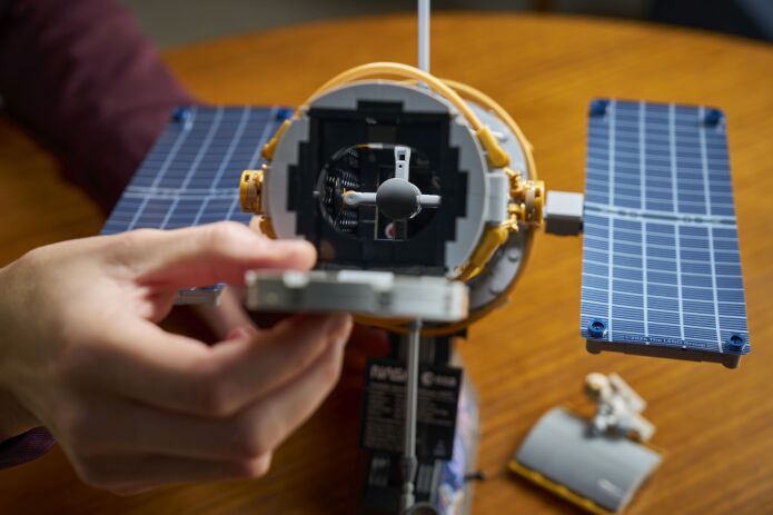 LEGO® Icons Hubble Space Telescope (11382) (7)