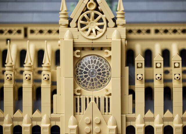 LEGO Architecture Notre-Dam De Paris (21061) (5)